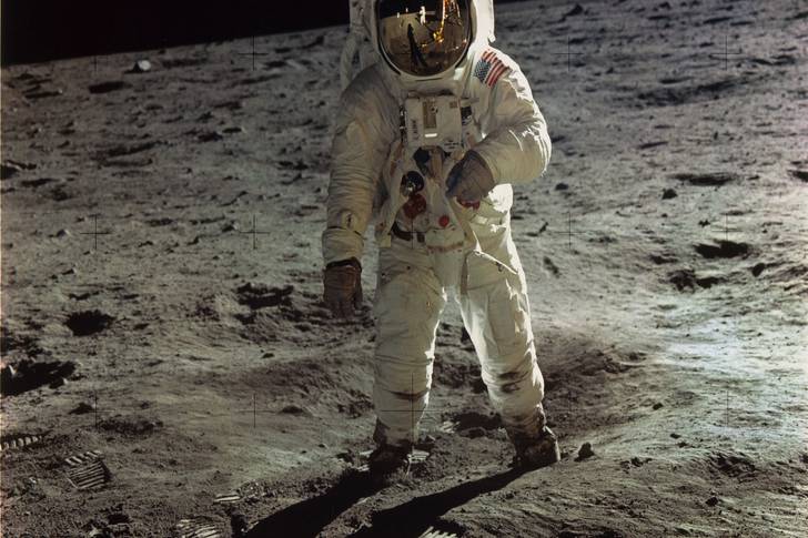 Photograph of Buzz Aldrin walking on the surface of the moon (Neil Armstrong / NASA)